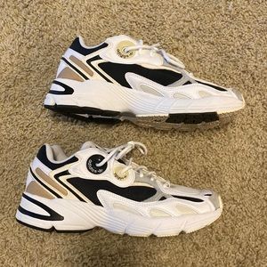 WORN ONCE adidas Astir